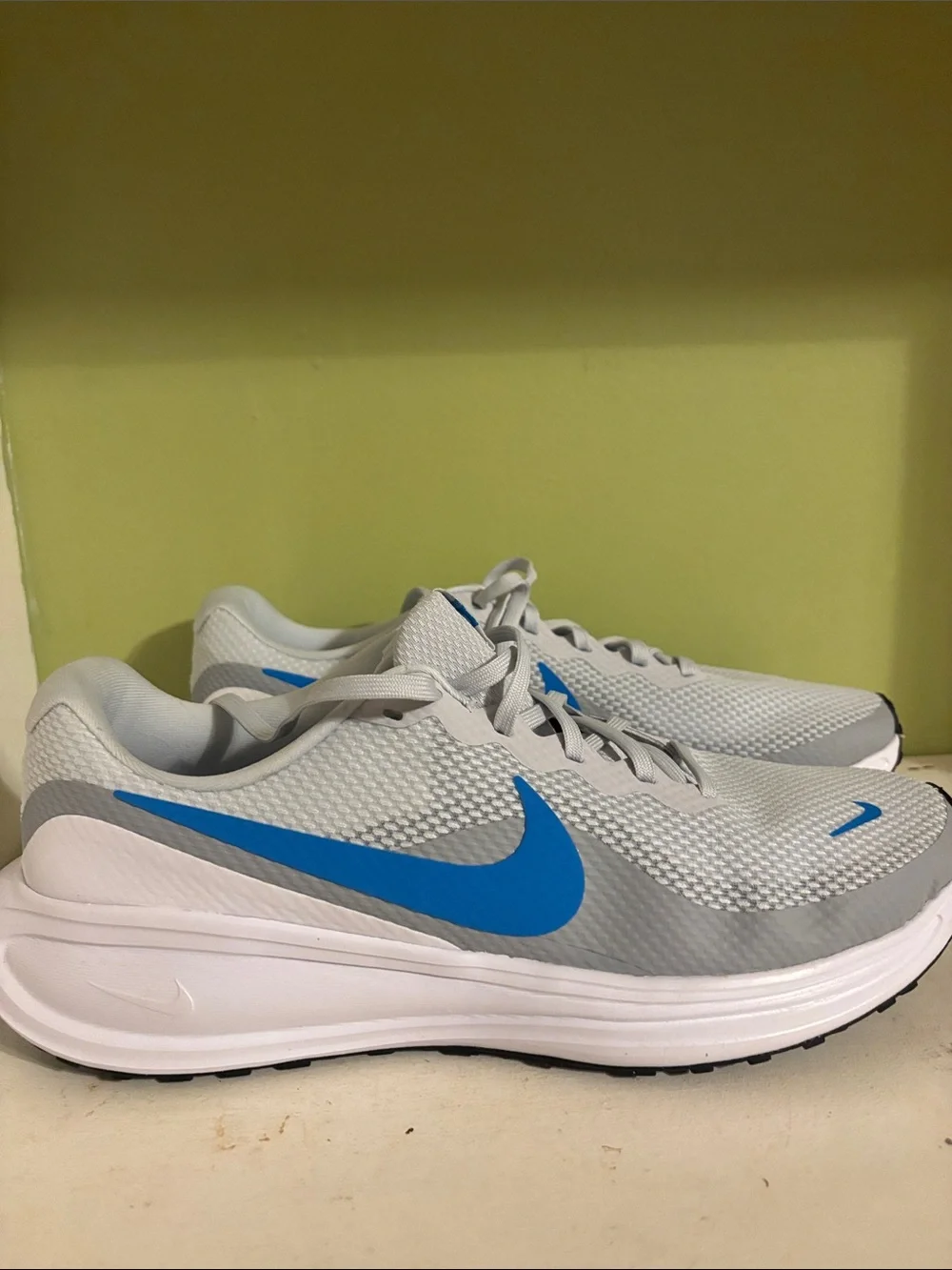 AuthenticNike Revolution 8 in pure Platinum blue Athletic Running Shoes .Size 12